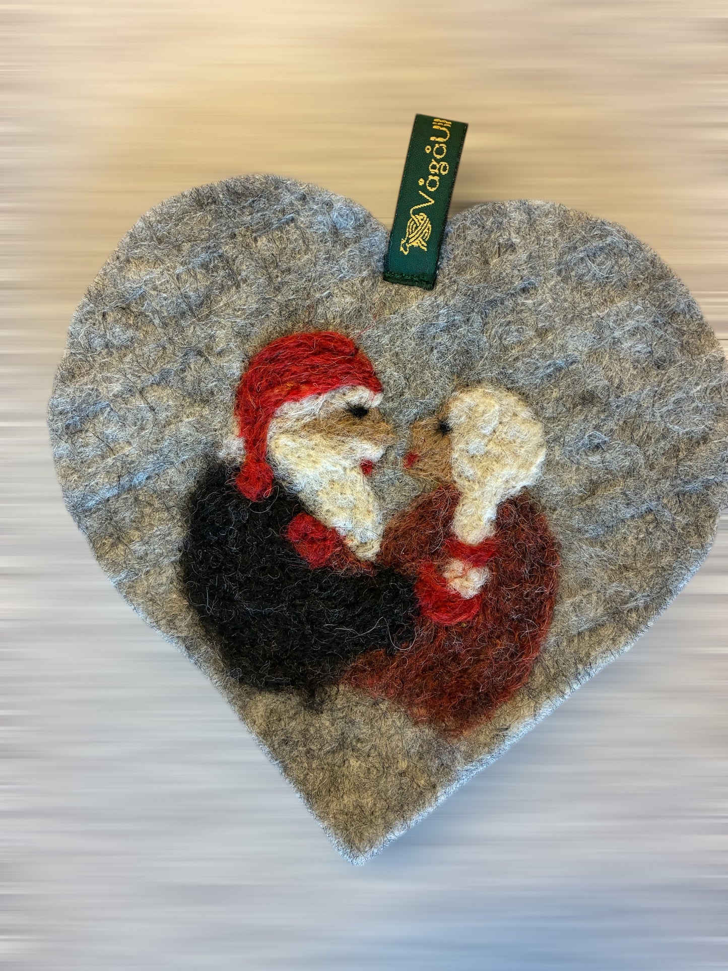 Tova ullhjerte med nisse og dyr