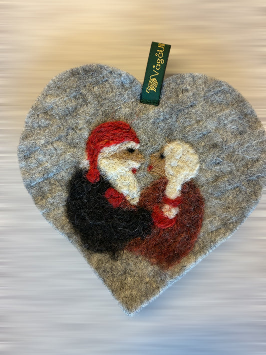 Tova ullhjerte med nisse og dyr