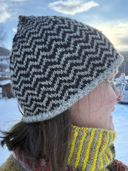 Garnpakke til fiskebeinsmønstra lue