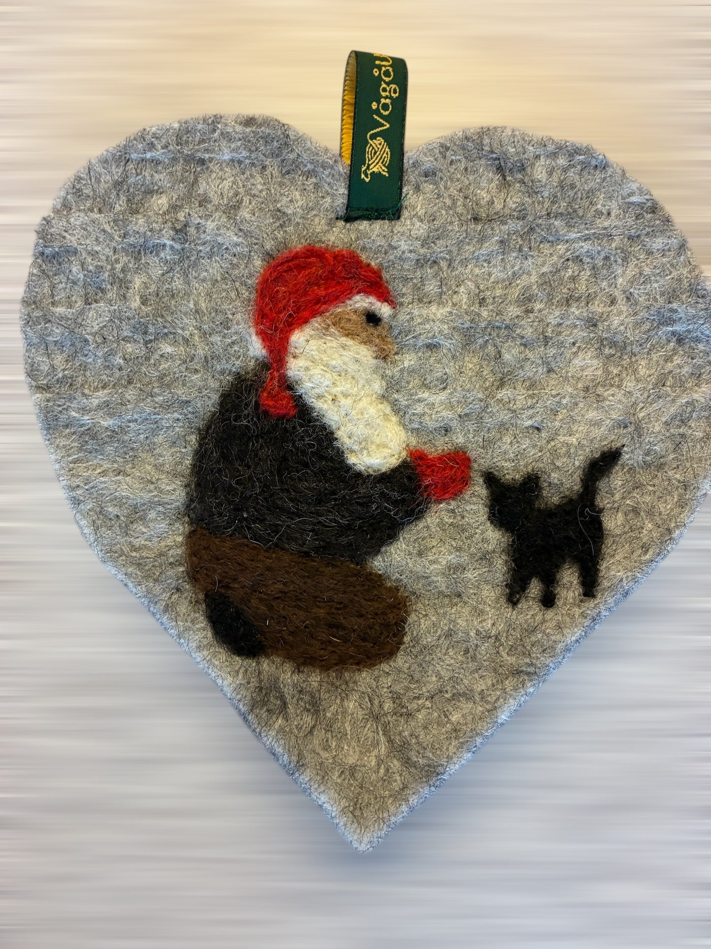 Tova ullhjerte med nisse og dyr