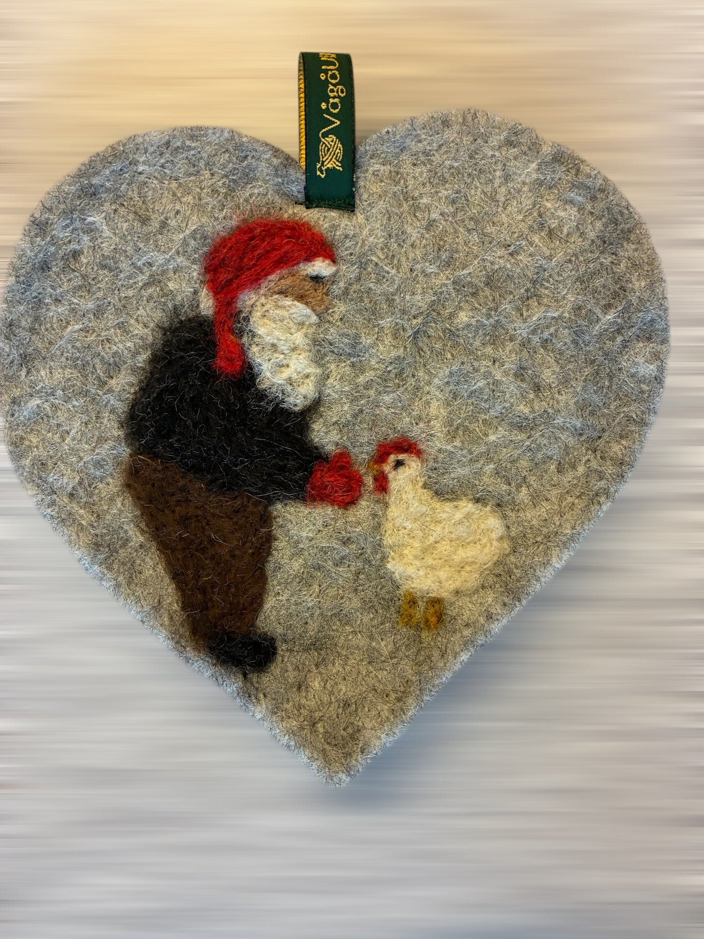 Tova ullhjerte med nisse og dyr