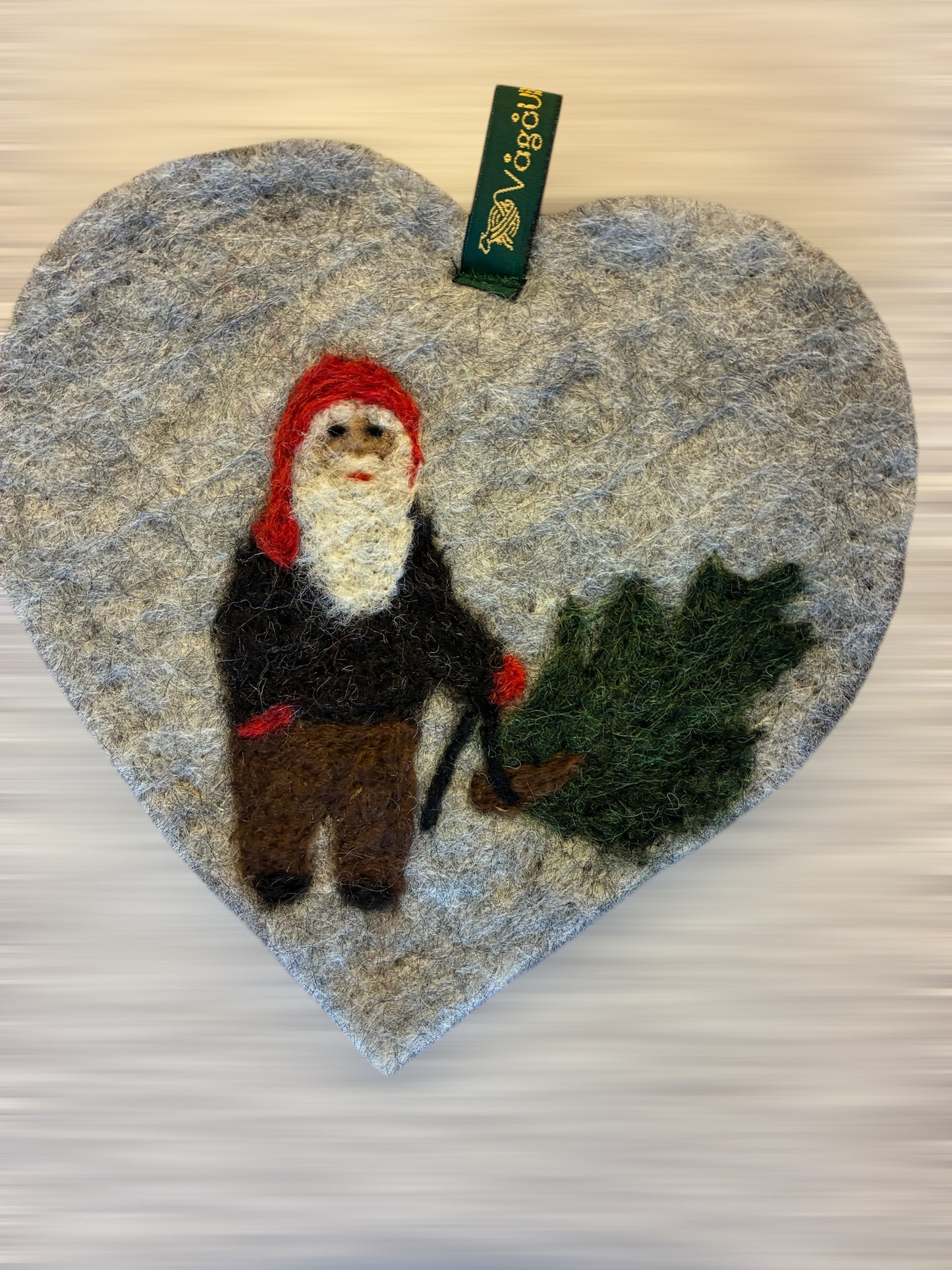 Tova ullhjerte med nisse og dyr