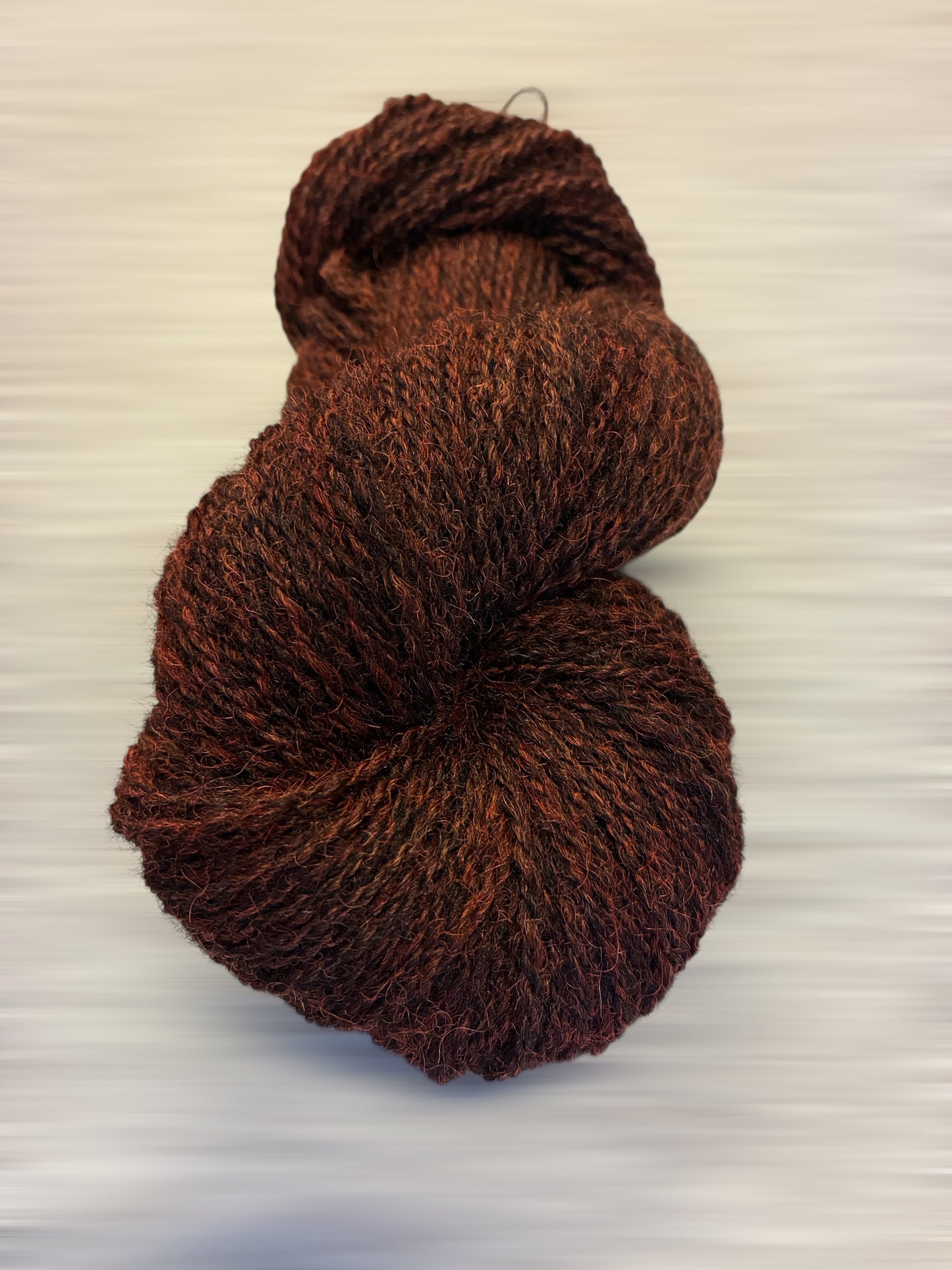 Sjoa garn i mørkerød